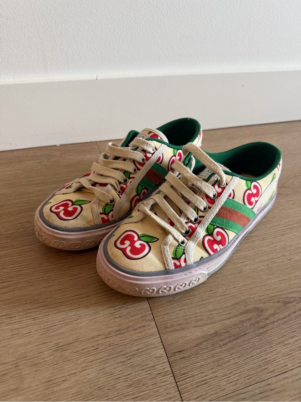 Gucci Kids Beige Canvas Sneakers with Red Cherry Print and Green Stripe
